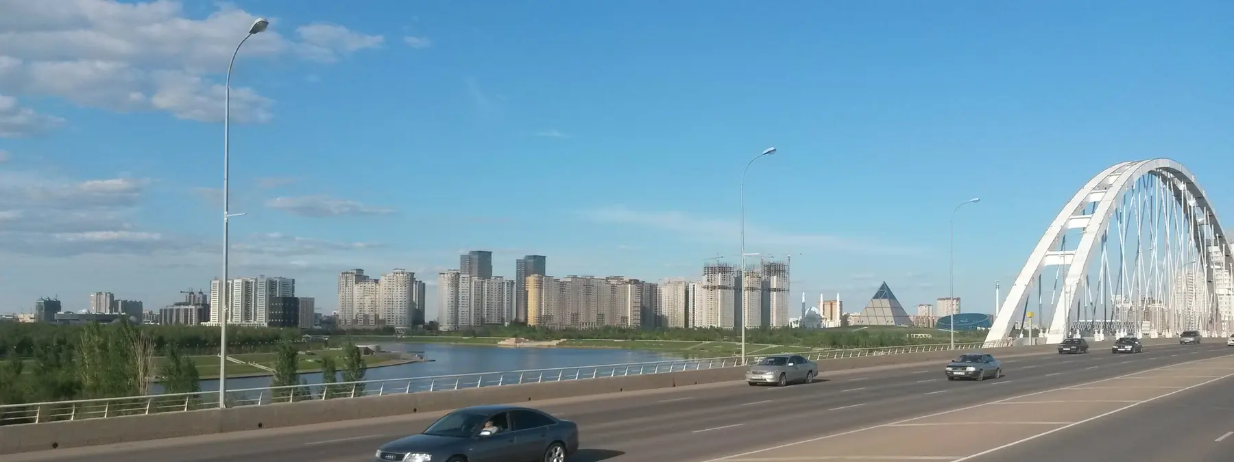Астана: мост через Ишим и панорама города